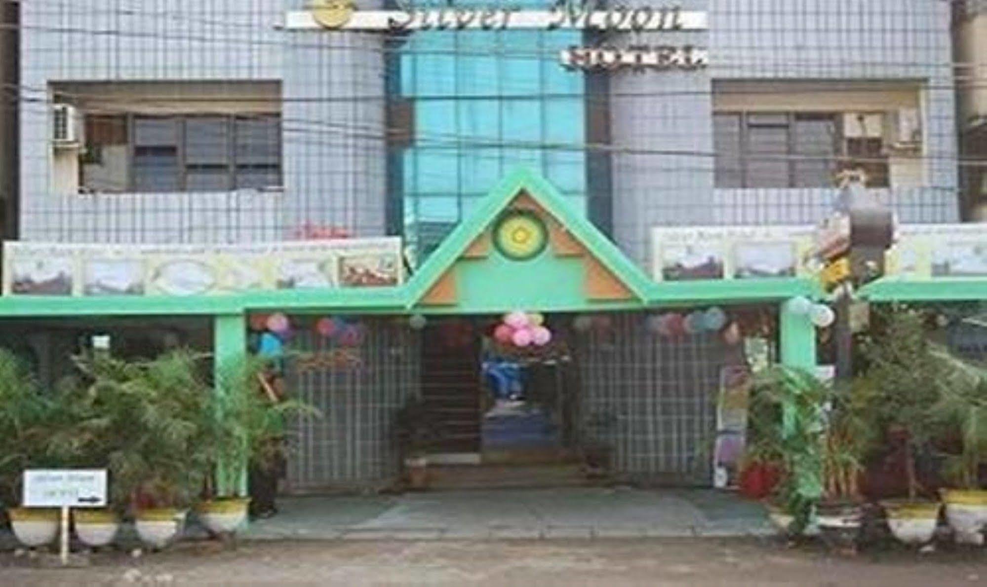 Silver Moon Hotel ย่างกุ้ง ภายนอก รูปภาพ